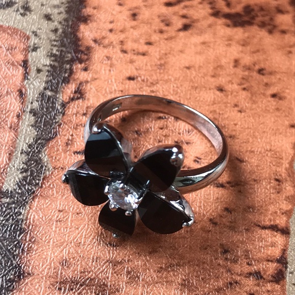 Sterling Silver Black Flower Ring Size 7.5 - Picture 10 of 12